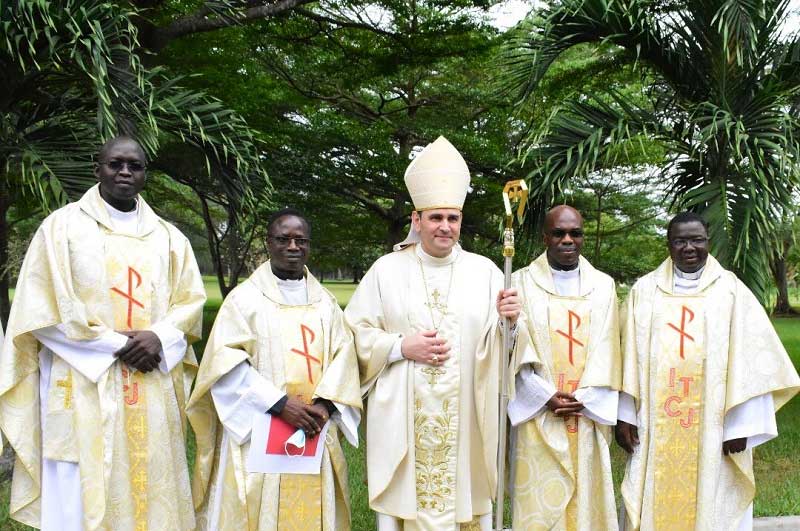 Derniers voeux perpétuels des Pères Bado, Loua, Naortangar et Ngandu à Abidjan